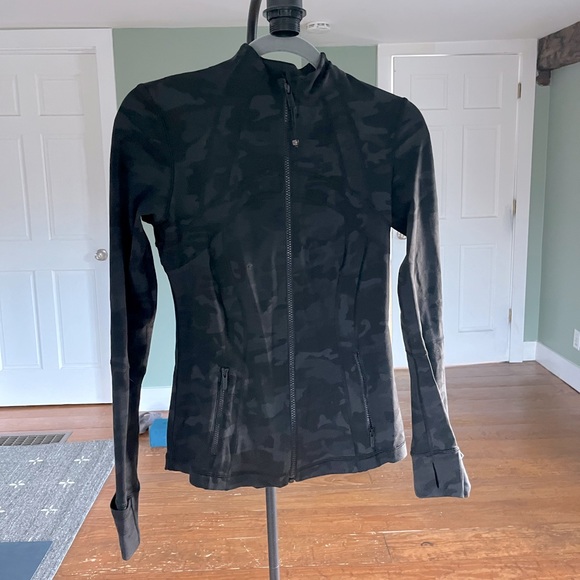 lululemon Define Jacket in Dark Camo - Picture 3 of 6